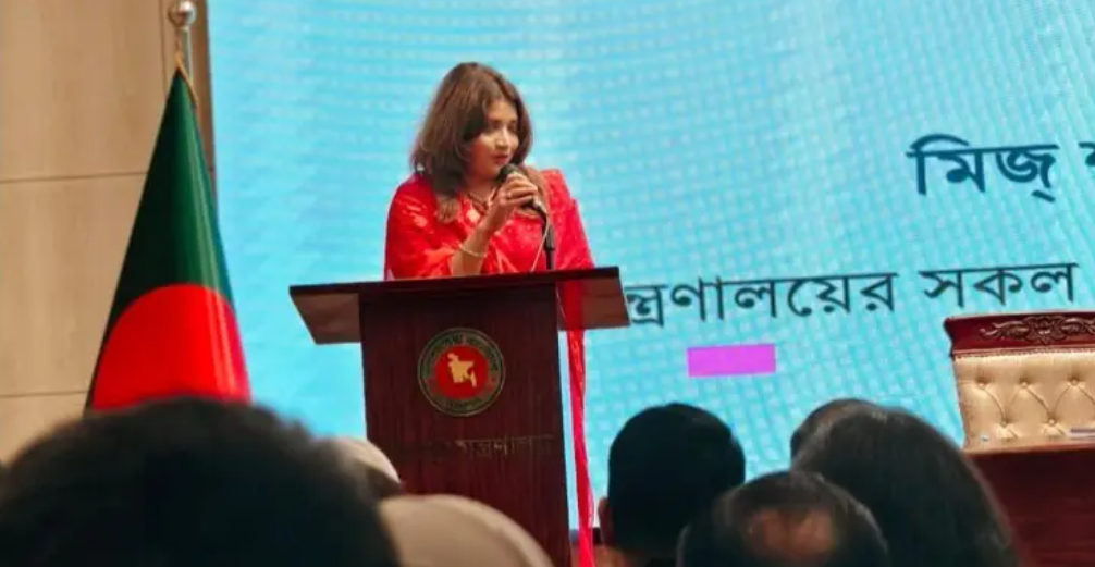 নতজানু নয়, ‘মেরুদণ্ড সোজা রেখে’ বিশ্বজয়ে প্রস্তুত বাংলাদেশ: সরকারের নতুন পররাষ্ট্রনীতি